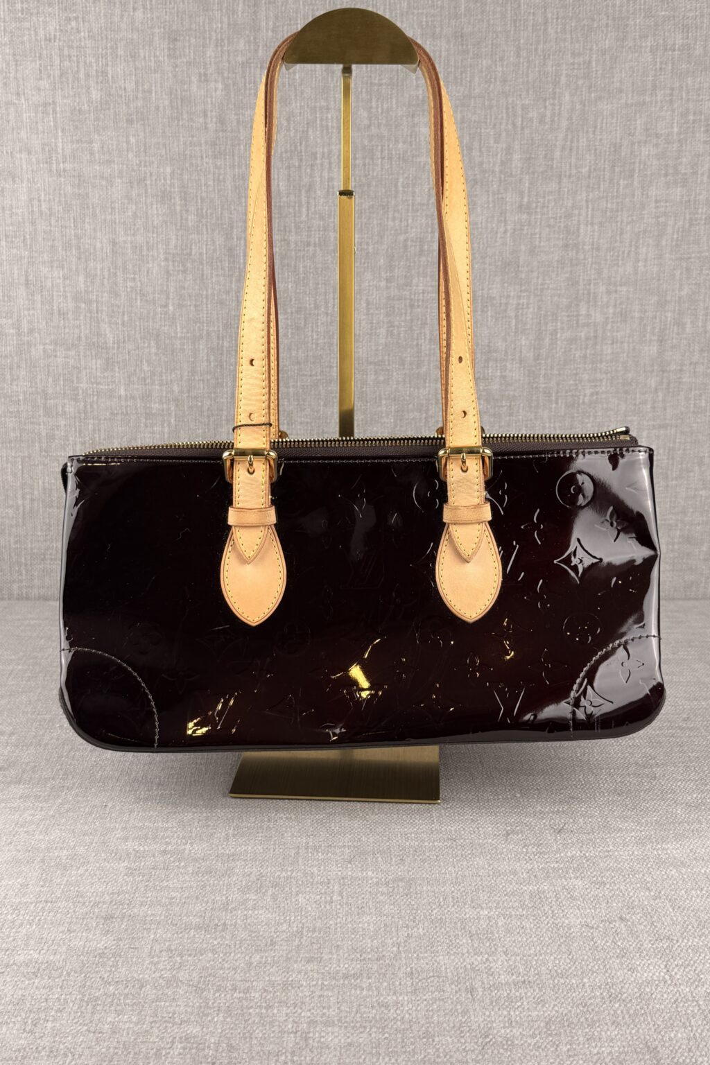 Beautiful Rosewood Avenue bag from Louis Vuitton in Amarante Patent Leather