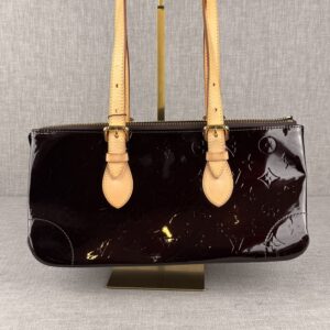 Beautiful Rosewood Avenue bag from Louis Vuitton in Amarante Patent Leather