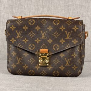 Louis Vuitton Pochette Métis – Classic Monogram Canvas